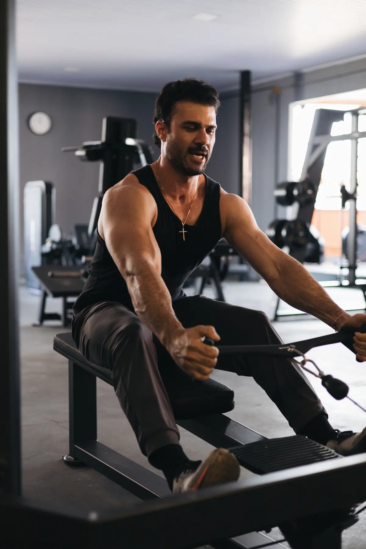 Aluna treinando na sala de musculação da TARG